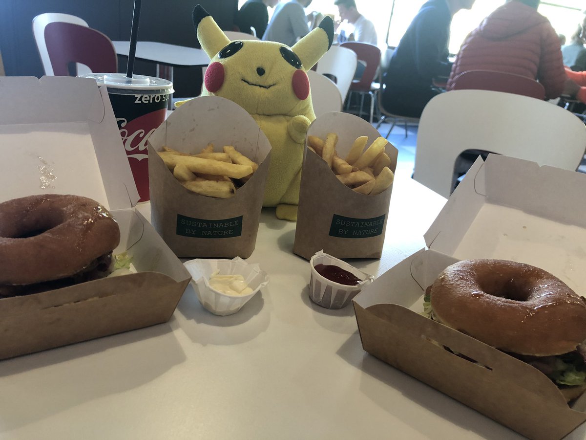 fatachu's tweet photo. Rides are ok.. but this is my donut burger dream! @altontowers https://t.co/mSoiCBsM2a