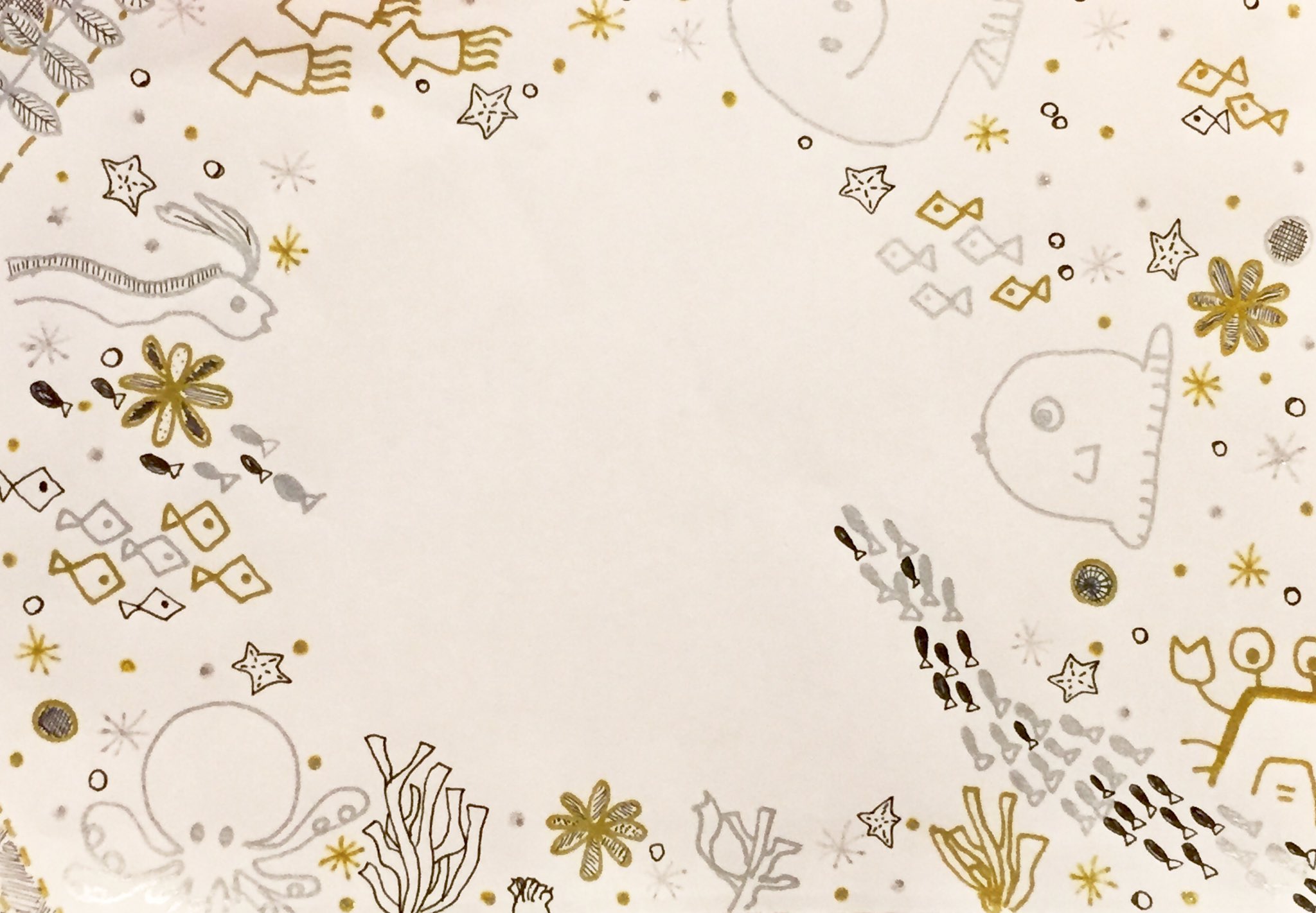 Kotomi 水族館のレター用紙 シルバーのペンとゴールドのペンで描いたので 光の当て具合で表情がかわります 写真撮るのが下手でうまく伝わるといいな 手書き イラスト T Co Ykgqnwzenf Twitter