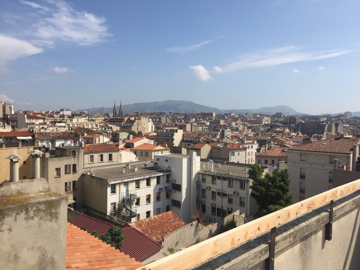So_Rss's tweet image. Soudainement sur la terrasse du #CocoVelten à Marseille, là tout de suite on est moins pressé de prendre le TGV de retour à Paris... 
#urbanismetemporaire