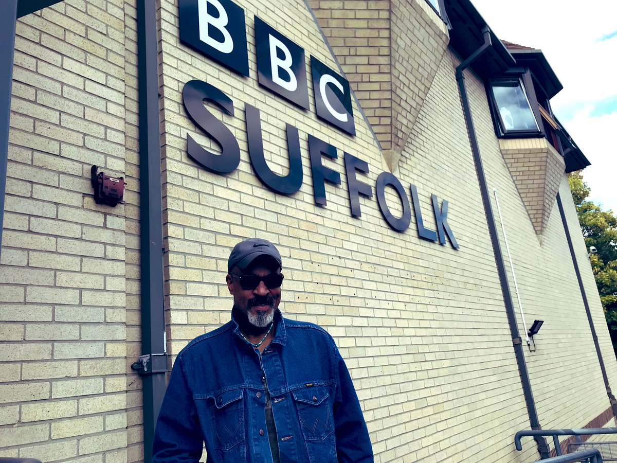 StephenFoz's tweet photo. Great to have #guitarist #GreggWright back in the UK for a few shows including #TheSalutation in #Ipswich at 7pm this Sunday. Gregg guests at 18-20 this teatime on my @BBCSuffolk programme. @BBCSounds https://t.co/PhZIUMsr0M