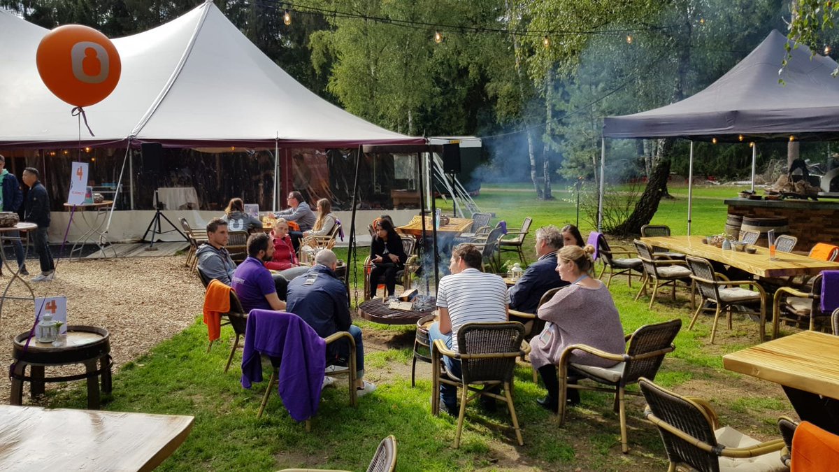 Still going strong!🌞Tijdens de expert-sessies beantwoorden onze specialisten alle vragen over functionaliteiten en andere specialisaties. Ook dat doen we uiteraard offline. #webpoweryou #webpower #marketingautomation #emailmarketing #power #feelgoodtentevent #spel #offline