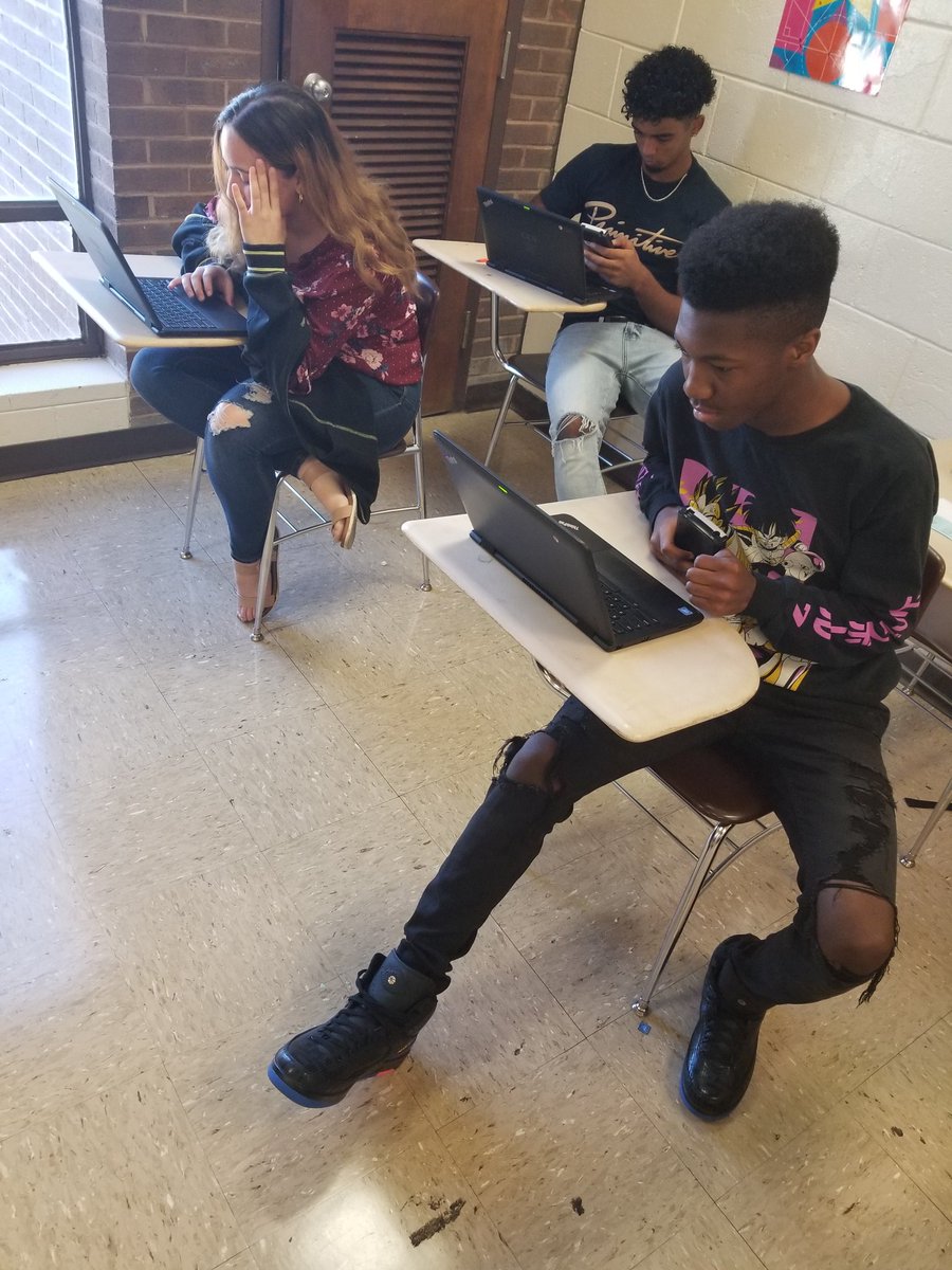 Mrz_Kirk's tweet photo. Precalculus playing quizlet live to review solving Polynomials @WestoverHS https://t.co/Ue1wSkR9ym