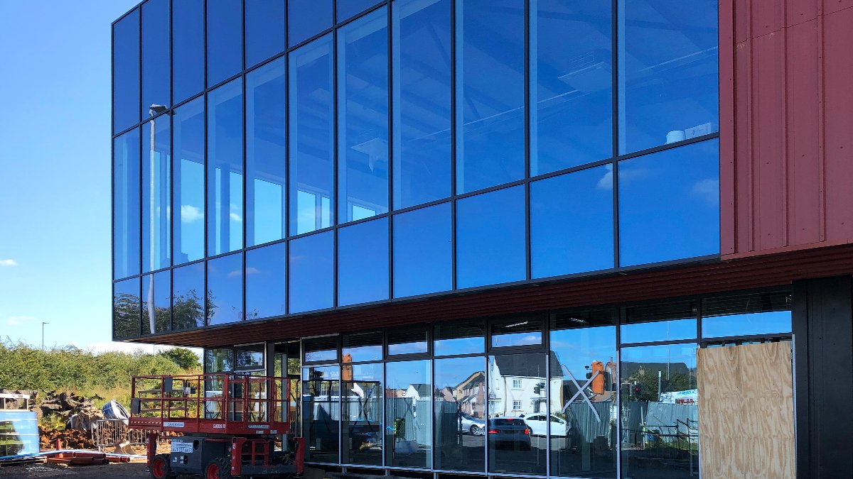 Watsonbatty's tweet image. We’re not letting go of Summer just yet, especially with these blue skies from our recent site visit to Broughton Astley LC. Final stages are taking place with completion due mid-November @ParkwoodLeisure @SpellerMetcalfe @GHWconsulting #BarrieBeard #DISGroup #WBA #FutureBuilt