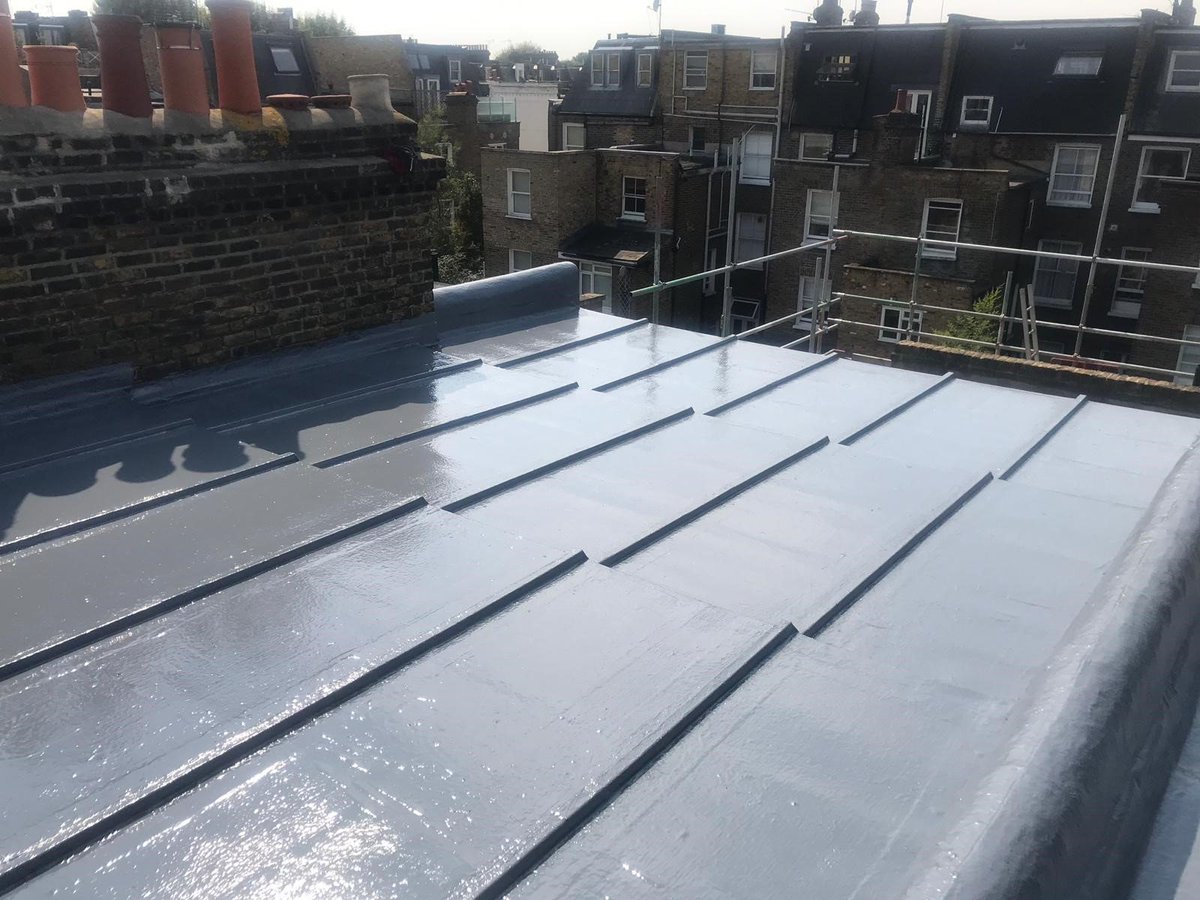 LondonRoofing41's tweet photo. Here we used a @LiquidPlastics basecoat & topcoat system, which was overlaid on an existing zinc & asphalt roof. This product is ideal as it's a fully seamless membrane so prevents leaking. For more info click here:
https://t.co/VIf1sc6S6F
#londonroofing #sika #liquidplastics https://t.co/eJzdPLmBi7