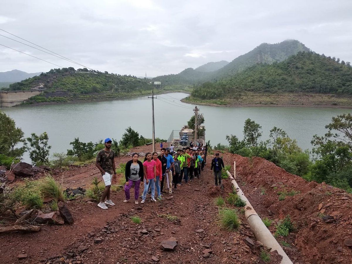 yesd53793986's tweet photo. FROM #DEPARTMENT OF #youth #empowerment & #sports
#NSS volunteers from Sheshadripuram on a hike at VVSagar campsite as part of the #adventure #camp organized by #GETHNAA and NSS
FOR MORE INFORMATION PLEASE CALL 18004251448
#culture #government #karnataka #sportsclub #Bangalore https://t.co/QVJqzfkSFU