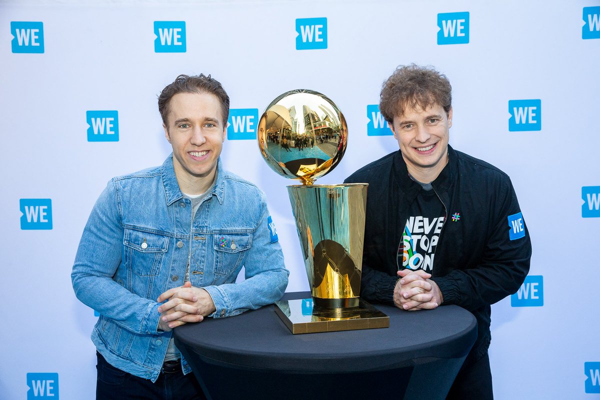 WEMovement's tweet photo. Thanks for joining us on the #WEday Blue Carpet Larry OB!

#WEtheNorth #WEday @Raptors https://t.co/vvxTwBE2KU