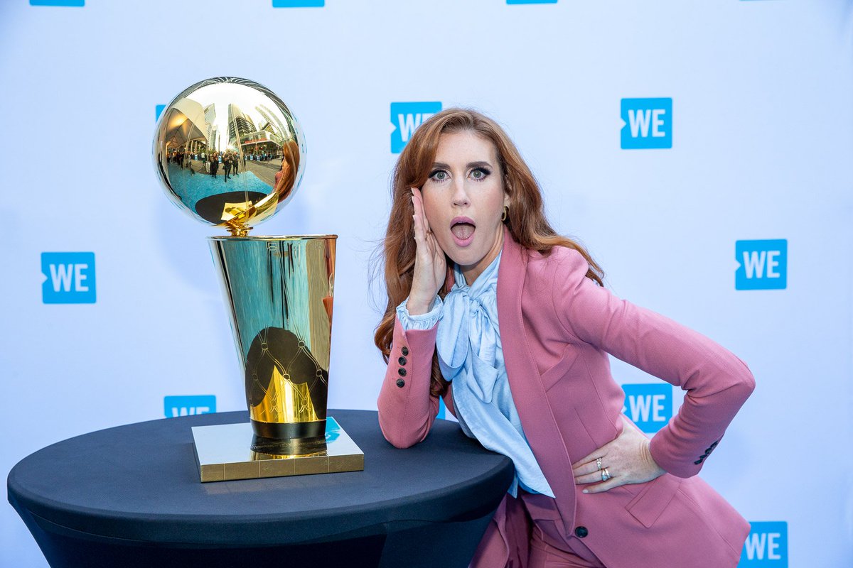 WEMovement's tweet photo. Thanks for joining us on the #WEday Blue Carpet Larry OB!

#WEtheNorth #WEday @Raptors https://t.co/vvxTwBE2KU