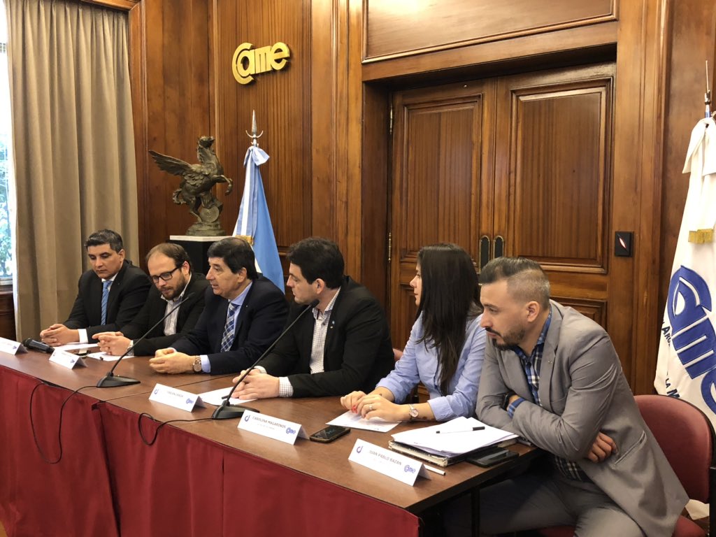 camejoven's tweet photo. #AHORA | El presidente de @redcame brinda unas palabras motivadoras a los jóvenes en la reunión de Comisión Directiva del sector, en el marco del #DíadelJovenEmpresario, desafiándolos a que sigan creciendo y participando en los distintos sectores de CAME. https://t.co/2RGHV3Ty4X