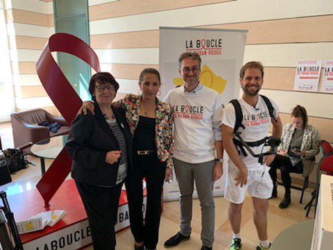 AdlaniFarida's tweet photo. Avec Jérémy qui sillonne la France à vélo pour sensibiliser à la lutte contre le sida.
Dans le cadre de
#LaBoucleDuRubanRouge j'ai signé l'appel à @EmmanuelMacron pour que la France augmente sa dotation au @globalfound
#DirectIDF #IDFSansSIDA https://t.co/fXyFV5NMuK