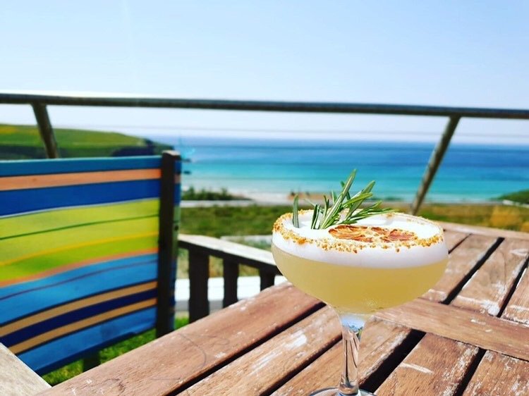 BedruthanHotel's tweet photo. Today's weather calls for cocktails with a view! 🍹 #cocktailweather ⁠
⁠
📷 by @corrinej⁠ https://t.co/C3wic2vg1u