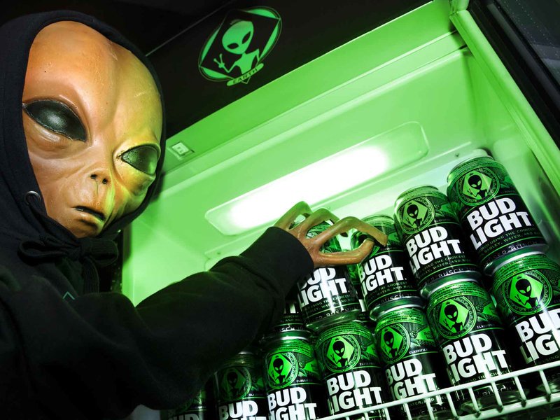 adage's tweet image. Bud Light and Arby's join alien-themed 'Storm Area 51' parties ow.ly/aUNm50wg5jK