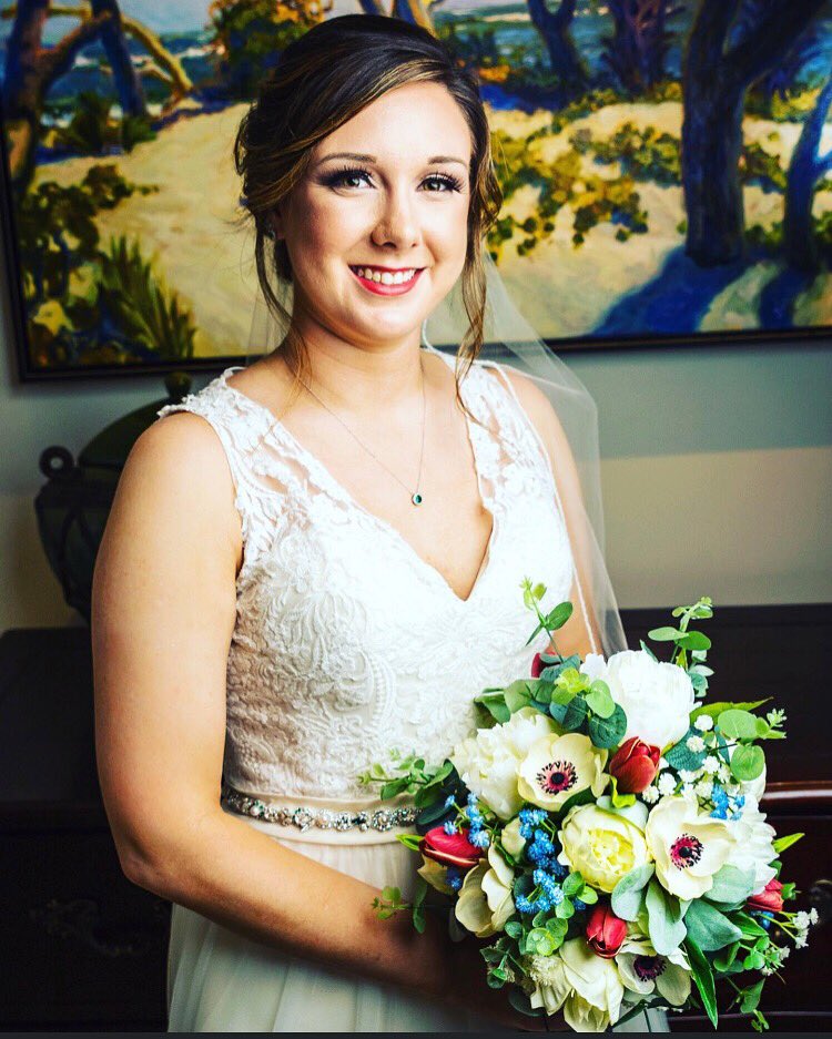 Loving this photo of our beautiful bride Stacie!! 

📷 by: @complete_charleston 

#trustpinnacle #charlestonweddingplanner #wilddunesweddings #downtheaisle #charlestonwedding #bridalportrait