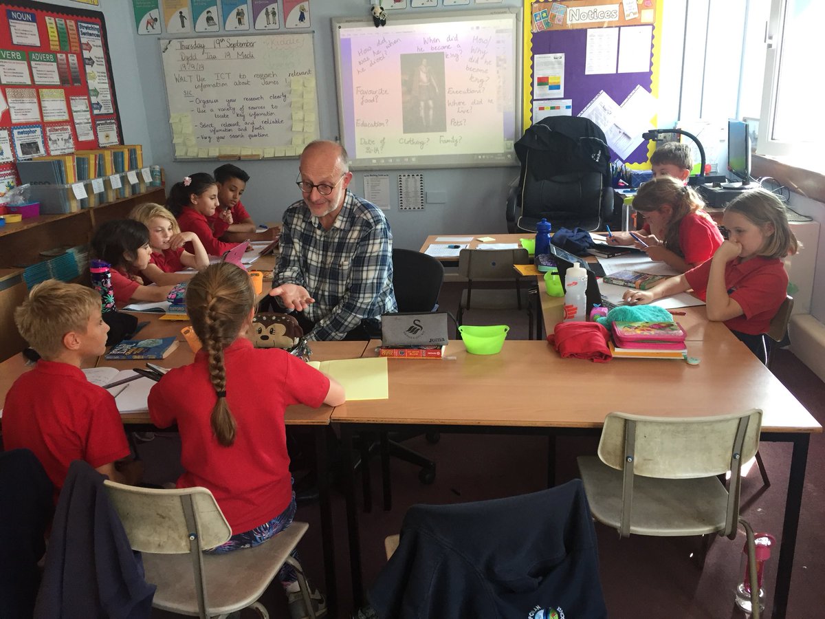 Hendrefoilan's tweet photo. Year 5 have been researching facts and information about James I, the first Stuart monarch!

#hdfpy5 #hdfphumanities #hdfpscienceandtechnology https://t.co/tPid9iDDCS