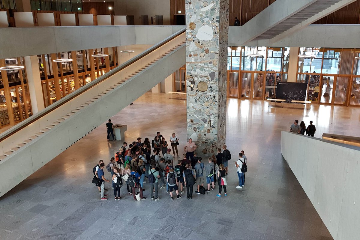 igeoFHNW's tweet photo. Full House im Bachelor in #Geomatik an der @HABG_FHNW! Diese Woche durften wir unsere neuen Studierenden auf dem #FHNW CampusMuttenz begrüssen. Wir freuen uns über den ausgebuchten Bachelorstudiengang und wünschen allen Studierenden ein erfolgreiches Studium.
#geomatikstudieren https://t.co/aCiiCkV4Pn