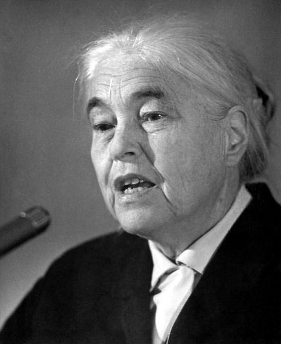 59c\\ The grave is an honorary grave of the state of Berlin, but this is only due to Schmidt’s wife, who is buried next to him: Anna Seghers, a famous German writer.