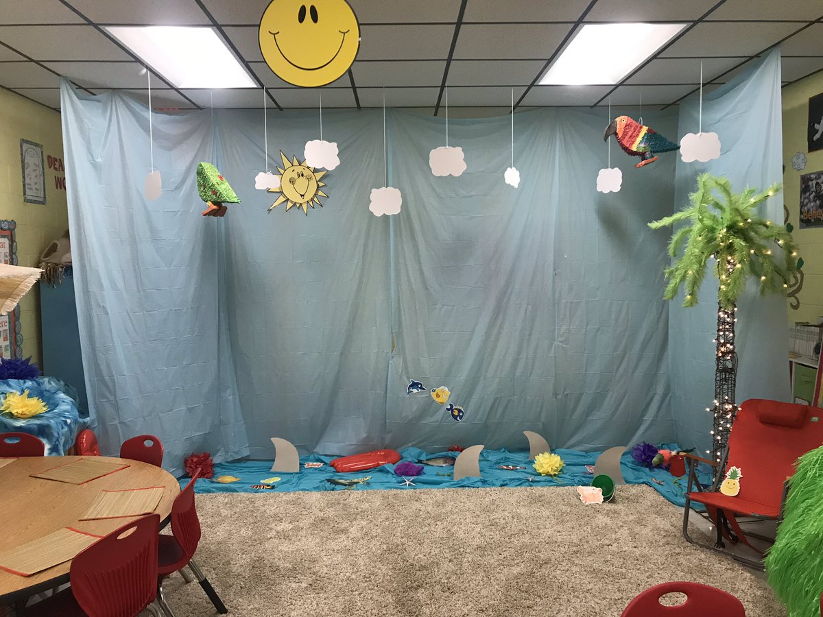 AmyWhitworthSLP's tweet photo. “See ya later Summer” theme for Rock your School Day! Lemonade, shark fins, whales and more! #ccsdtn #welovepves💦 🐳 🦈 🐠 https://t.co/aiRPBYE4Xa