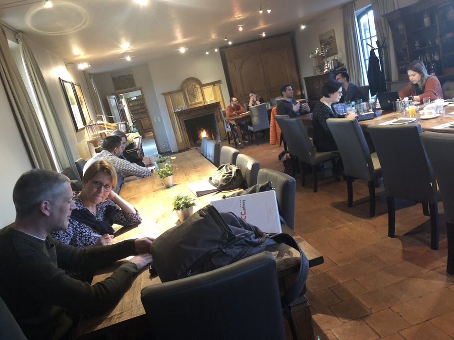 Na deze energieke start in febuari <a href="/Orshof/">Orshof</a> stelden onze ECCCL15 deelnemers vandaag hun eindwerk voor. Allemaal gedlaagd 💪👋👩‍🎓👨‍🎓 Tijd om te klinken op het succes 🥂🥂🥂 Volgende editie: binnenkort meer nieuws ✅ <a href="/THoCC/">THoCC</a> #contactcenter #leaders #learning #development #leadership