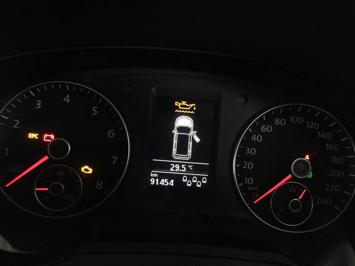 Atta福山 福山市 Vw シャラン オイル警告灯が点灯で連絡下さいました メーカー指定通りロングライフオイル使用で前回交換から約1万キロが経過しています 警告灯はオイル量が少ないため点灯していたようで 今回はオイル交換を行いました かなり汚れ Atta福山 福山市 Vw シャラン オイル警告灯が点灯で連絡下さいました メーカー指定通りロングライフオイル使用で前回交換から約1万キロが経過しています 警告灯はオイル量が少ないため点灯していたようで 今回はオイル交換を行いました かなり汚れ