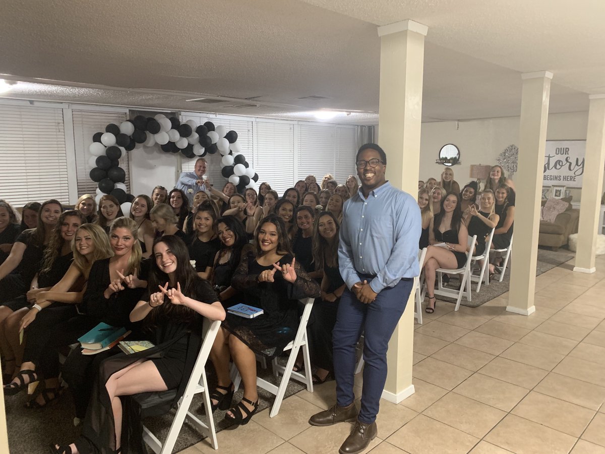 Huge shoutout to the women of Alpha Xi Delta for letting us come hangout the other night 🎉🎉 see you all around campus! 
#axid #pdt #phidelt #phideltatheta