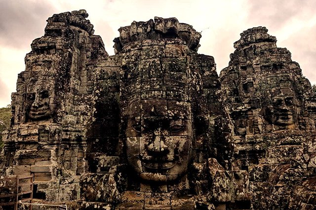 gorangaltd's tweet photo. Click breath-taking photos at the majestic Angkor Wat Group of Temples in Siem Reap, Cambodia just like our friend @anirudhu16 did.
#travelhappy #goranga #angkorwat #cambodia #siemreap https://t.co/z1cUQLEAdP