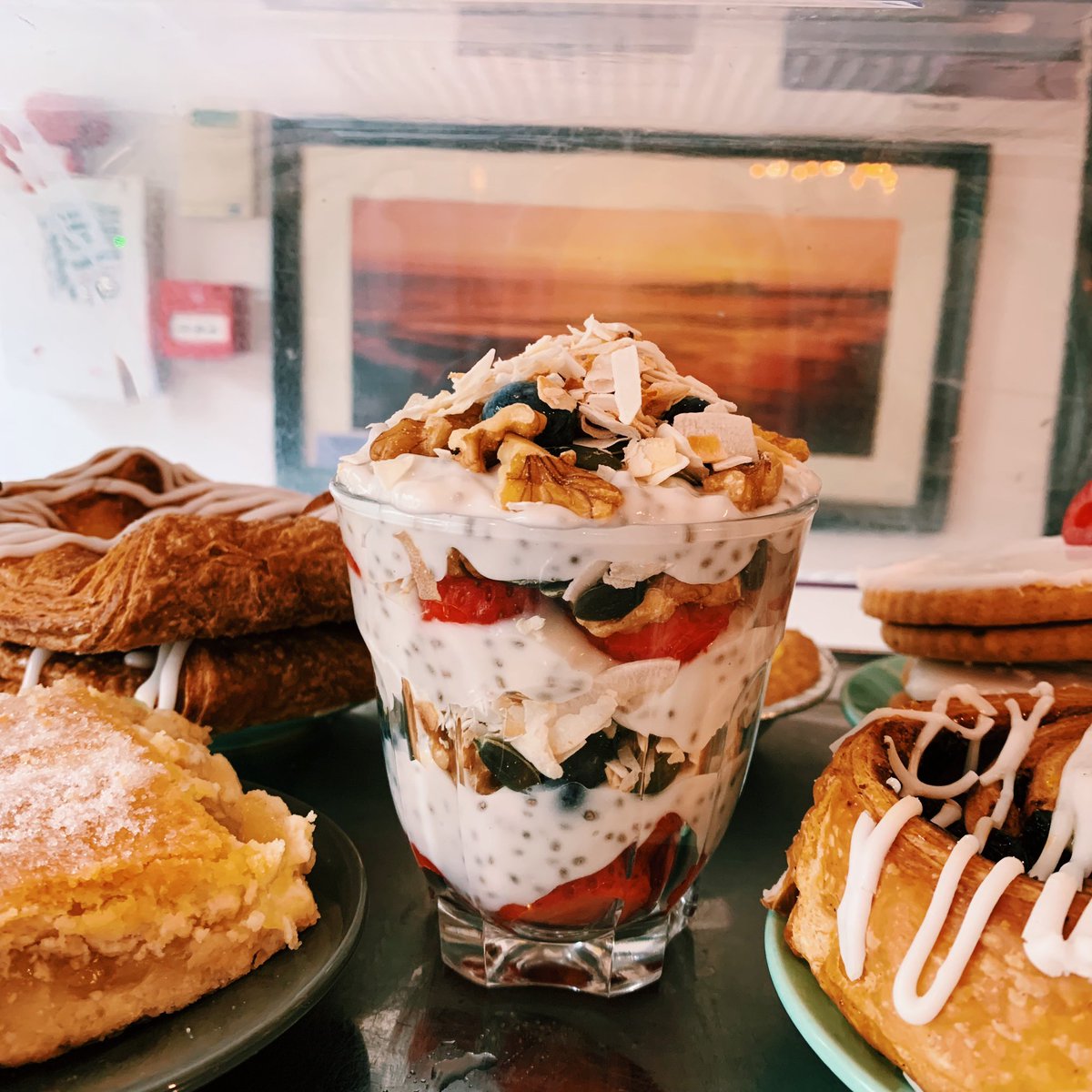Kooee_cafe's tweet photo. Trying to stay healthy but can’t resist the cravings ... ? Pop in and try one of our gorgeous Yoghurt Pots freshly made daily by our lovely staff ! 🌱 #Dairyfree 🌱 #Soyafree 🌱 #Glutenfree 🌱 #Veganfriendly 🌱 https://t.co/DhuurZXgq3