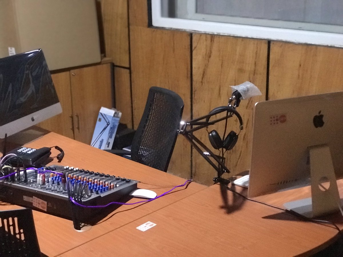 sagnane20's tweet photo. Visite du centre #BlueEcoute de Conakry🇬🇳où des services conviviaux sont offerts aux adolescents&jeunes.
📻 Une radio associative de jeunesse sera bientôt lancée.
Initiative soutenue par @Unfpa_guinee
Merci à toute la team pour l’accueil et chapeau pour l’excellent travail ! https://t.co/ngSemjwyqd