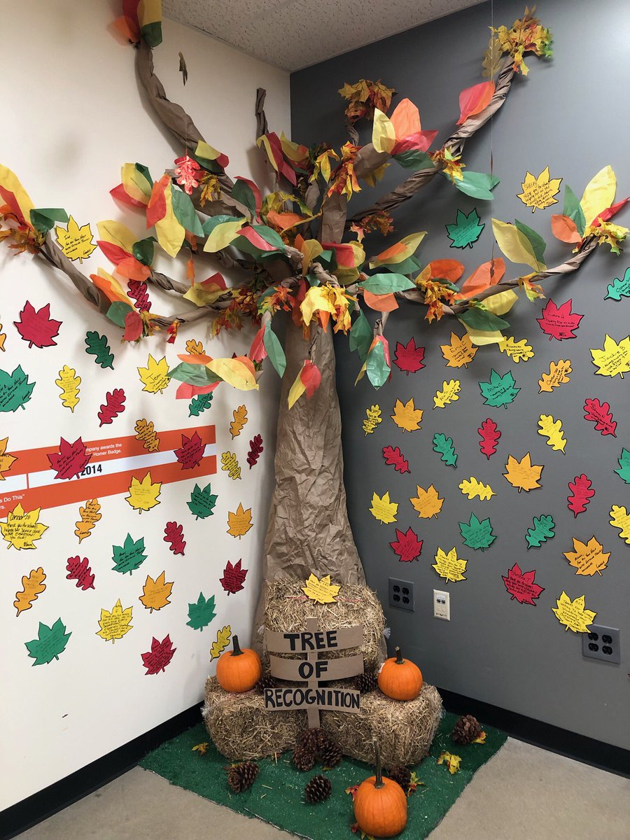 ecommittee6925's tweet photo. Our tree is full of recognition leaves and looks amazing 🧡 https://t.co/VahjVT3h6q