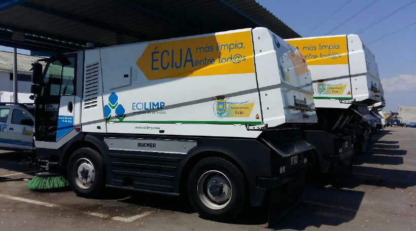rosrocaoficial's tweet photo. Los técnicos y conductores de la empresa de Servicios @ecilimp de #Écija, ciudad al sur de España, han realizado un curso técnico-práctico para mejorar el conocimiento de los nuevos equipos : 5 barredoras CC5006 y 2 carga laterales FMO-Plus. https://t.co/tXYrCSjDSx