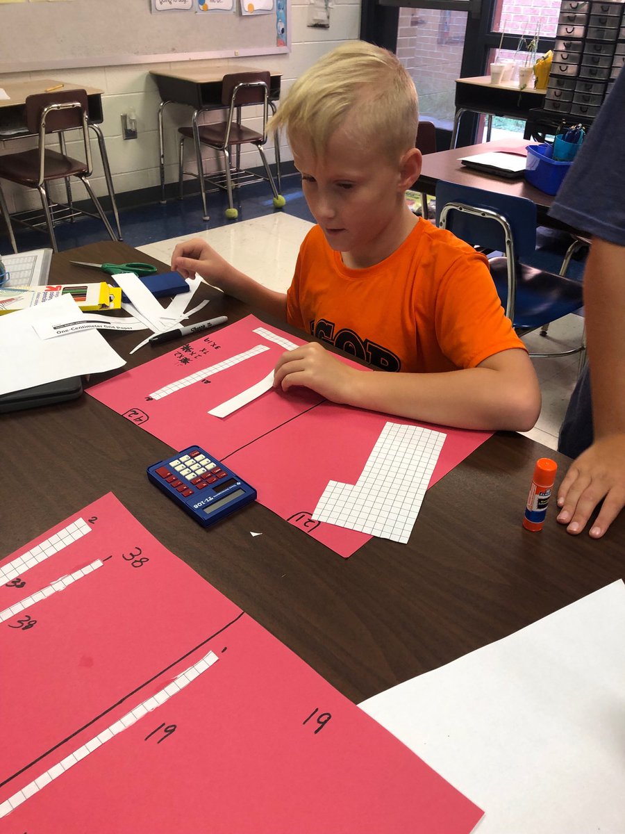 FeliuTheresa's tweet photo. Jefferson 4th graders exploring arrays, prime, composite, and square numbers. ⁦@KCS_District⁩ ⁦@KCS_Jefferson⁩ #Investigationsrocks https://t.co/inBPWHm2SL