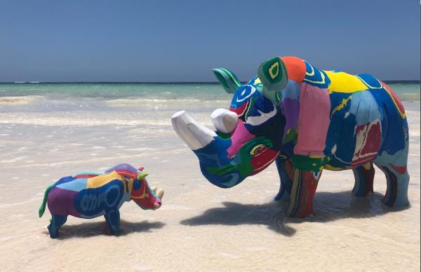 SPENDINmagazine's tweet photo. 🇬🇧 This company converts flip-flops into artistic products while at the same time, helping keep the ocean free of plastics to protect marine life: @OceanSole1
👉 https://t.co/Q79FWoOskF
#SPENDIN #Art https://t.co/669xI9VD60