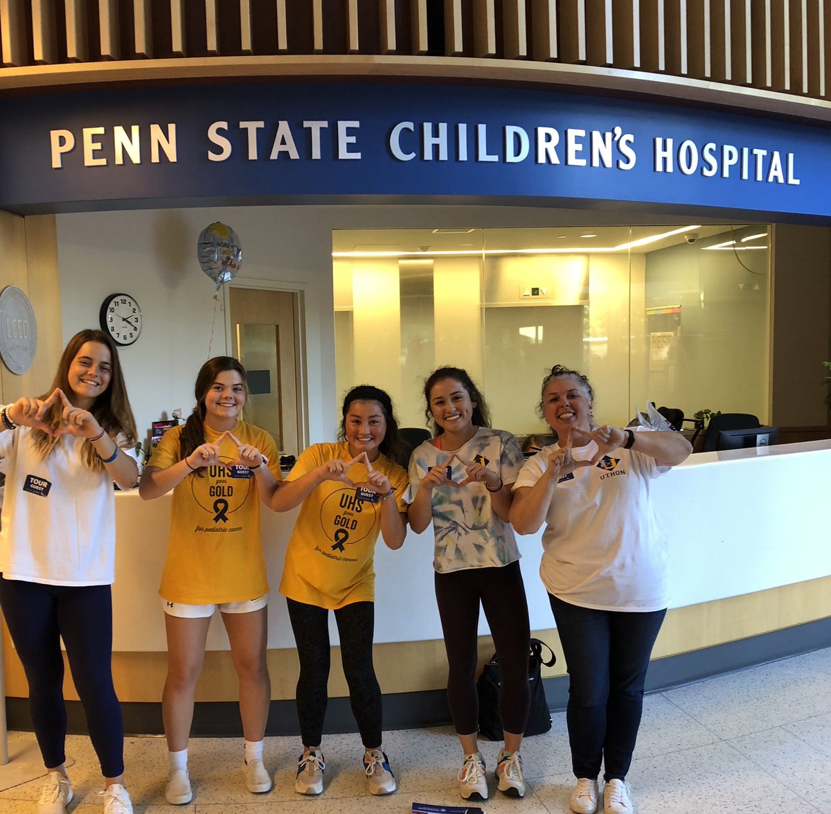 FaithDilworth's tweet photo. Had an inspiring visit to Penn Sate childrenβs hospital! We met reps from social work, child life, Becky the therapy dog, music therapy, research & admin. UTHON helps conquer pediatric cancer one dollar at a time!! #uthon2020 #conqueringchildhoodcancer #commUnity #whodouserve https://t.co/NMcQ0PkWM6