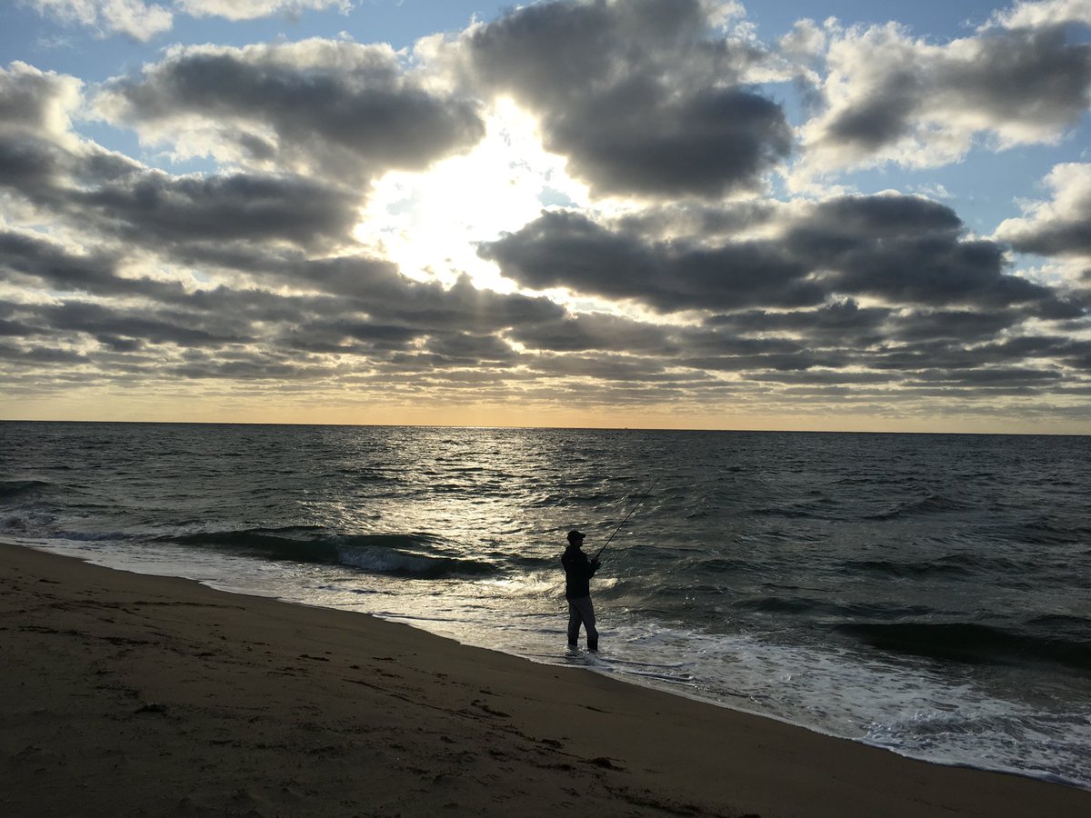 EarlyOwl08's tweet photo. Early morning fishing at #wasque #mvderby #marthasvineyard @mvderby https://t.co/5uiSqTVNVa