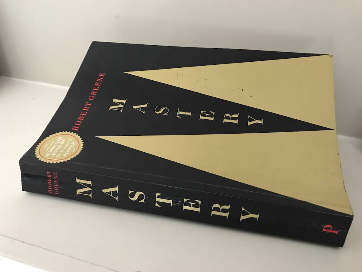 Robert Greene wrote a fantastic book about how to become a master at anything. Today, I explore this excellent book #Mastery as I continue to review the work of #RobertGreene. #discipline #success

Listen here: changingmindspodcast.com/robert-greene-…