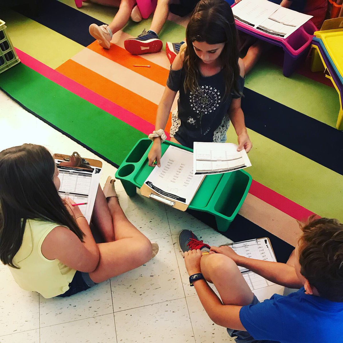 Ms_Miltenis's tweet photo. Learning through teaching ❤️
These kids amaze me every day. 

Shout out to Ms. Cleveland for helping us master our open and closed syllables! 🙌🏼

@MrsClevelandSHE @summithillhusky 
#phonicsexperts #4thgrade #amazingkids #studentsasteachers
#summithillelementary https://t.co/8II5kCNt5J