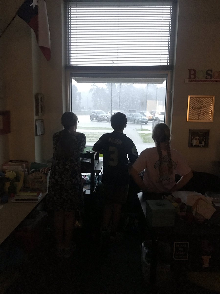 MrsBosquez4's tweet photo. Rainy Day= opportunity for inspiration in sensory writing @FrenchKISD #whengivenlemons #whyfightit https://t.co/nbjHJ5nJua