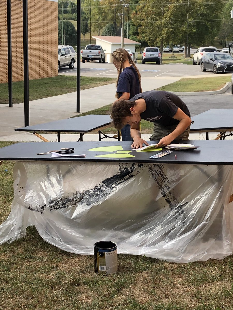 LHSRedskinBand's tweet photo. Senior volunteers working hard to prepare front drops for this season! https://t.co/35wZVEOnfq