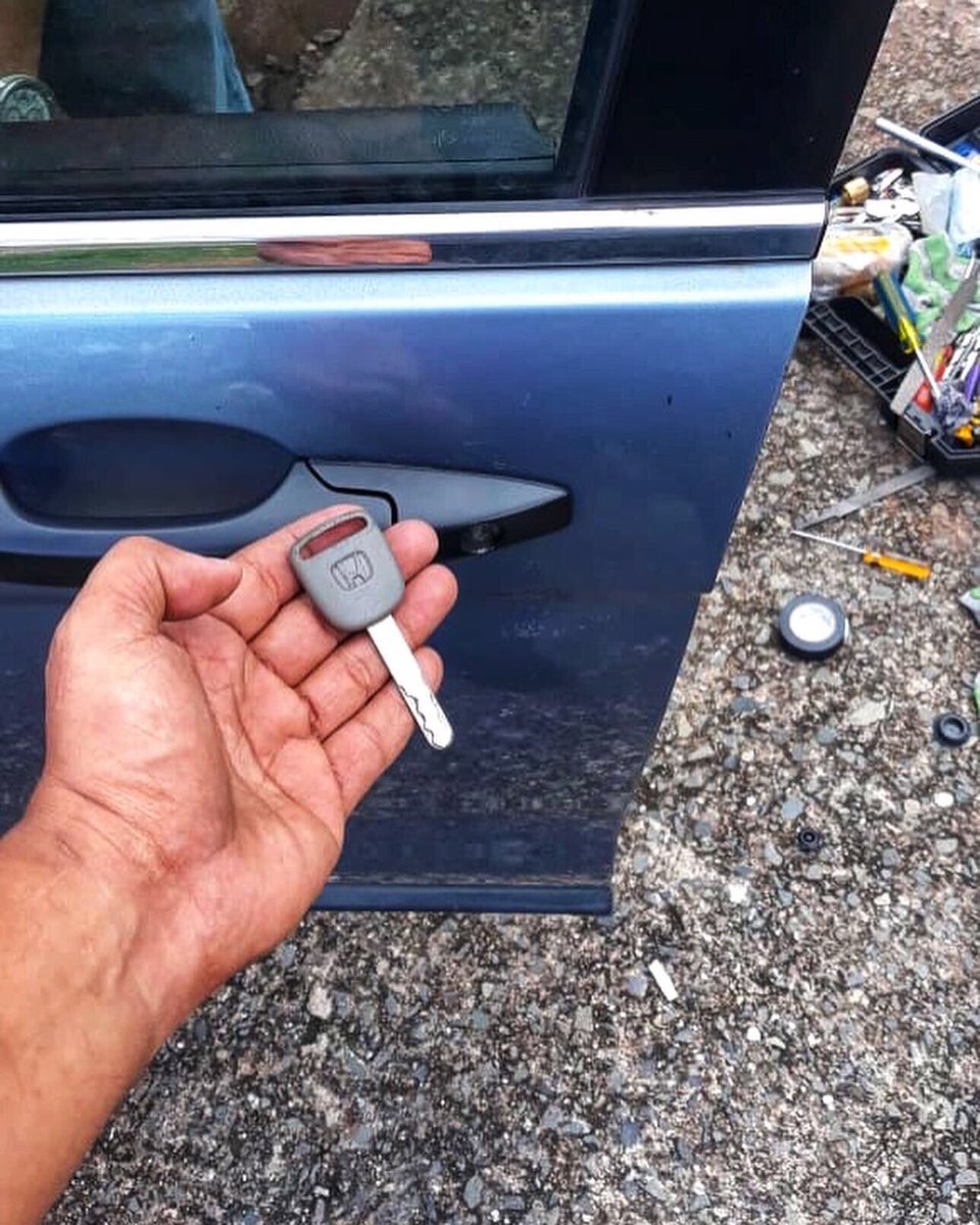 magnoliapty's tweet photo. REPARACIÓN DE CERRADURA DE HONDA CRV ¿Llave trabada en la puerta? Llámanos #GenteMagnoliaTeSoluciona
.
#TallerMagnolia #Cerrajeros #CerrajeríaAutomotriz #SwitchKey #SwitchKeySolutions #CerrajeríaMagnolia #CerrajerosPanamá #CerrajeríaPanamá #GenteMagnolia #LocksmithPTY https://t.co/kpM2cRGFwl