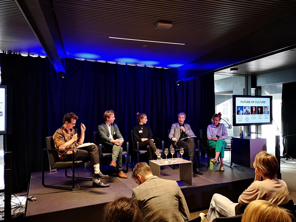 ForesightGent's tweet photo. Deze studiedag nadert zijn einde.
Voor de volhouders, en dat zijn er best veel, is er nog dit panel vol kleppers @DelrueLuc @SaraLogghe @jaspervisser en @annlsmrpln, netjes gemodereerd @FredoDeSmet. #FutureOfCulture #MOTFP #Gent https://t.co/g8rVIF31q4