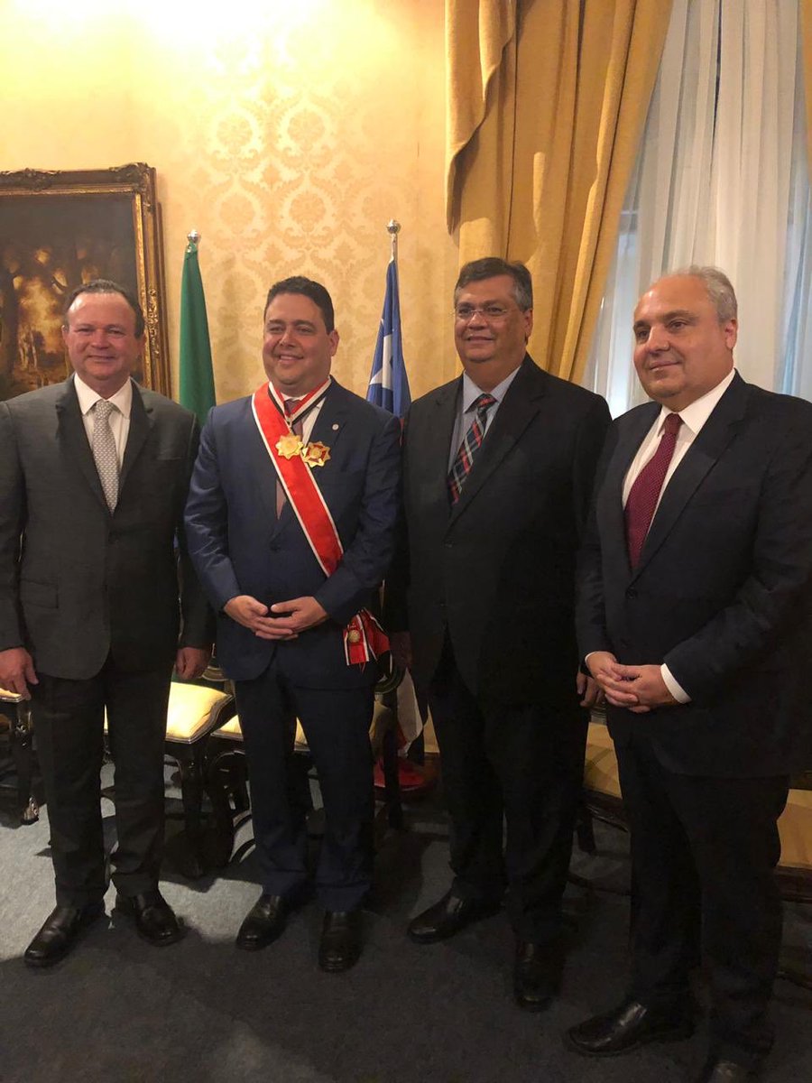 DepMarcelo's tweet photo. Registro da entrega do título de grão-mestre da Ordem dos Timbiras ao presidente da Ordem dos Advogados do Brasil (OAB), Felipe de Santa Cruz Oliveira Scaletsky. Reconhecimento maranhense a ele e à instituição pelo trabalho na defesa dos direitos e da justiça social. https://t.co/NvoFyoMtPd
