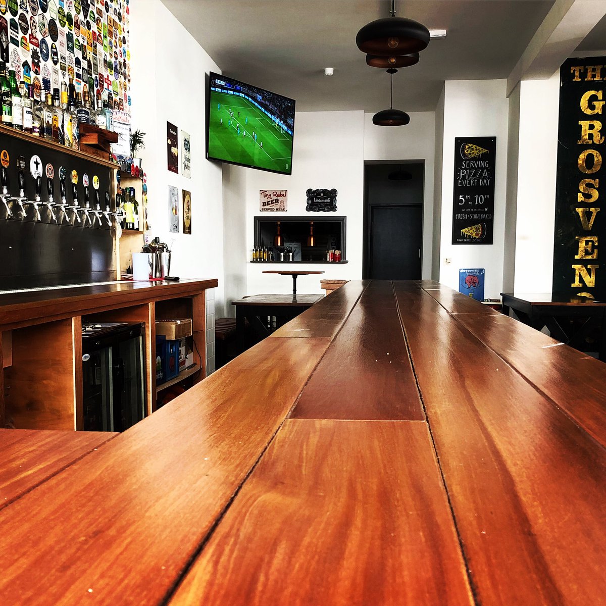 GrosvenorArms17's tweet photo. New TV for the Champions League and Europa games. May not look that big but I’m standing very very far away. 🍺⚽️

#newtv #footie #longbar #tapwall #biggame #beers #localpub https://t.co/o9o5ax9VUE