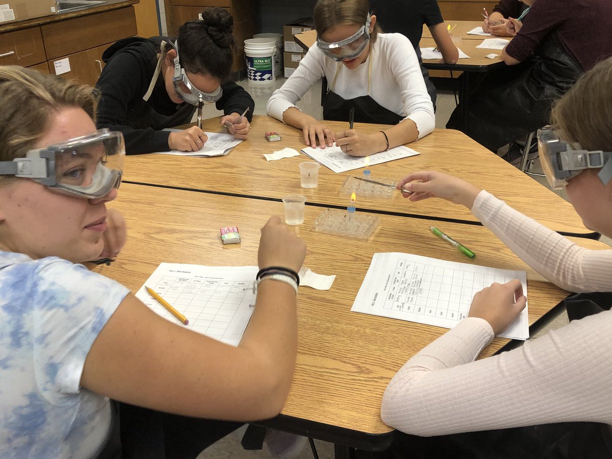 Ksimpson_LHS's tweet photo. Forensics students performing the burn test to analyze fibers. #forensicscience #evidence #fibers #handsonlearning https://t.co/T8LKaC9rxv