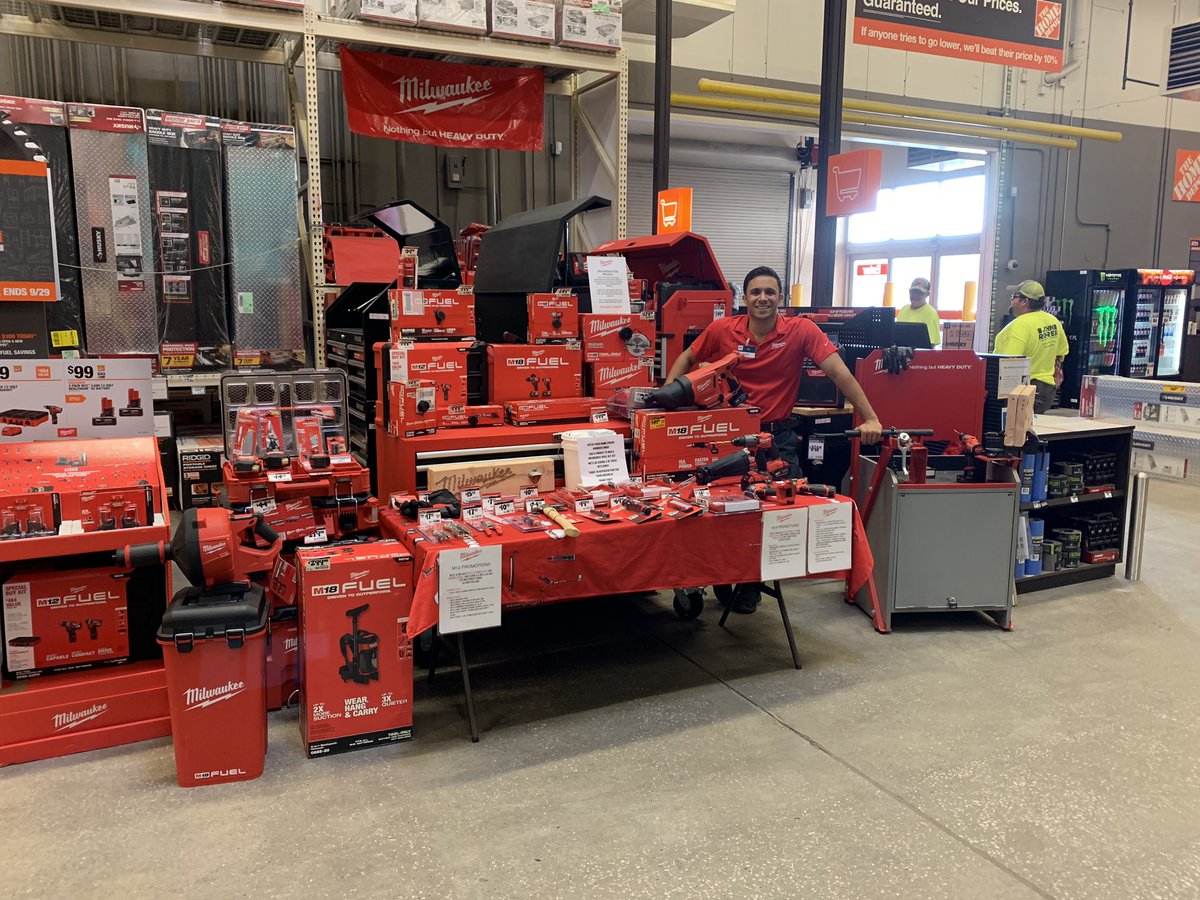 Come and see Jay our Milwaukee Rep, for a chance to win a Drill bit set or a really cool Milwaukee sign he is working on right now!! <a href="/hovester577/">Bruce Hovey</a> <a href="/GScottM47/">Scott Maninger</a> <a href="/KooimanKristi/">Kristi Kooiman</a> @BobPold <a href="/NathanMcAleese/">Nathan McAleese</a>