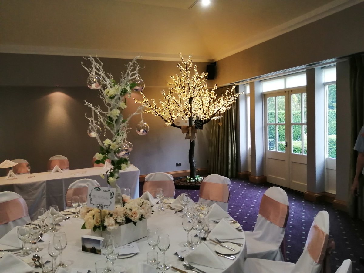 Our gleaming new Candy Cart with toffee popcorn yumminess made its debut at Rufflets in St Andrews for Holly and Conors wedding celebrations, with our cherry trees and manzanita centrepieces - our love to them both for a lifetime of happiness! 💋 #rufflets_hotel
