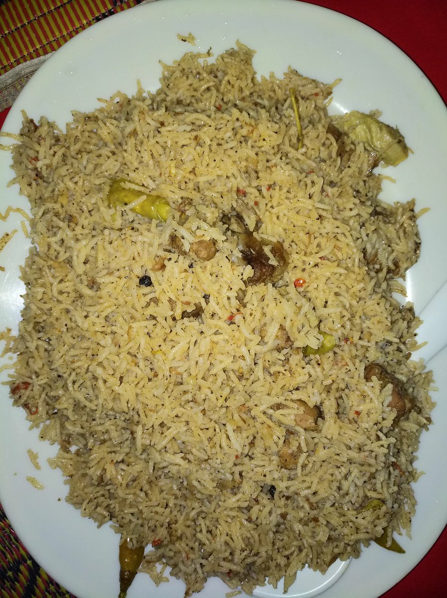 usmaniyaat's tweet photo. #ViewRightNow
#Dinner
#Beaf #Pullao
#ChickenQourma
#ALHAMDULILLAH
Anyone? https://t.co/Mkreh3KWDL