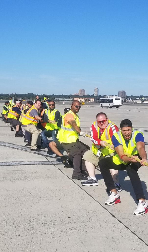 Catering pulling that airplane with a hope of 1st place!! <a href="/blairtaylor773/">Blair Taylor</a> <a href="/eschwartz1719/">Evan Schwartz</a> <a href="/Bret_M_Anthony/">Bret Anthony</a> <a href="/weareunited/">We Are United</a> #EWRCatering #EWR #United