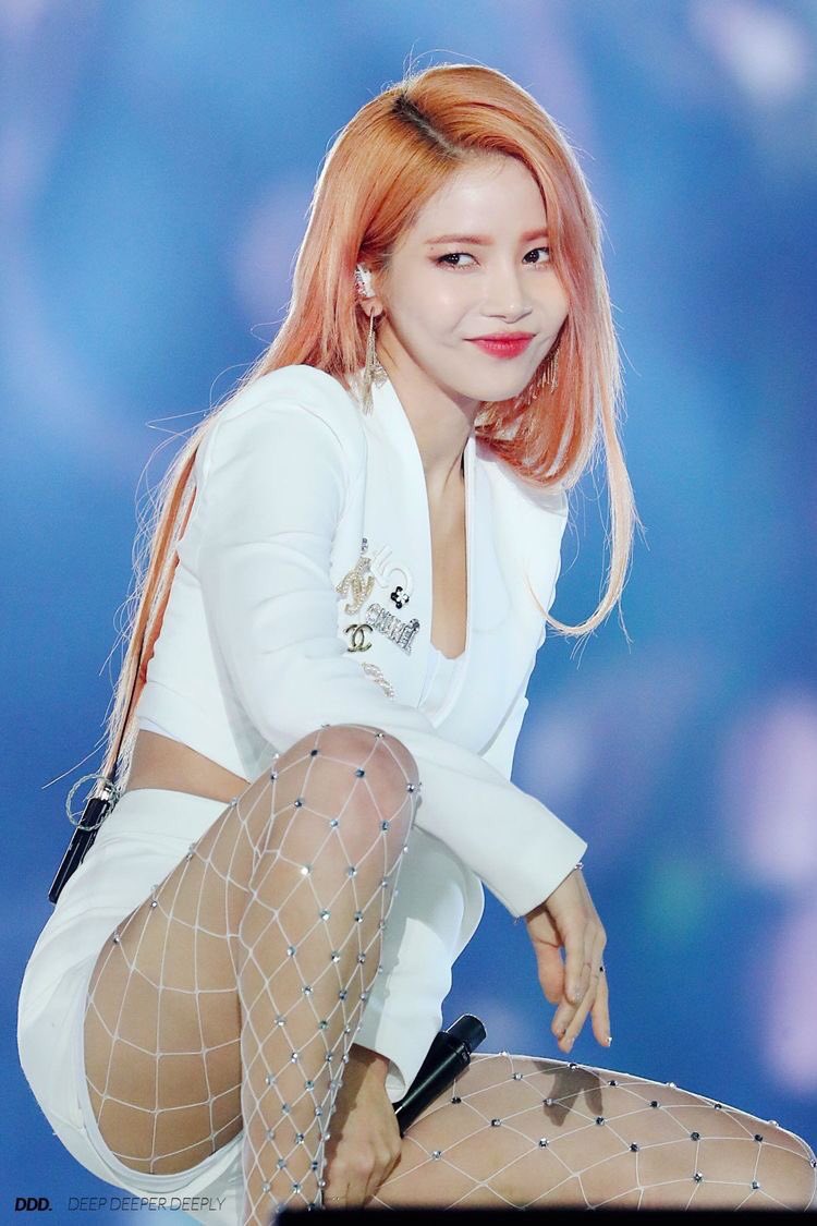 universeofcoco's tweet photo. Since everyone is doing it:
Post a pic of yourself and three of your ults and let your moots decide who suits w you the best https://t.co/WMNJLaSa6q