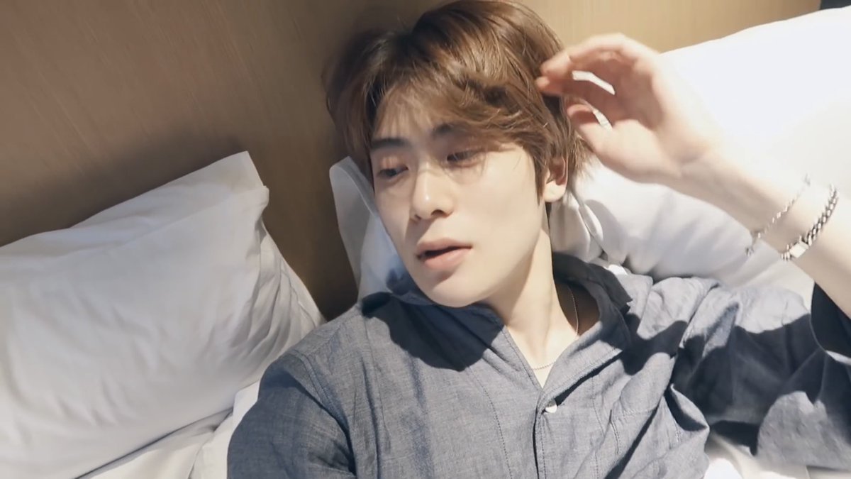 ไม่ได้ใส่ชุดนอนกับใส่ชุดนอน 555555555555