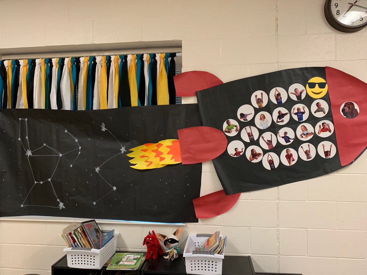 schoonoverLISD's tweet photo. #RockYourSchool outer space theme!!! #thinkbiglisd @LampasasTCE @LampasasISD https://t.co/PBHpZzj3dT