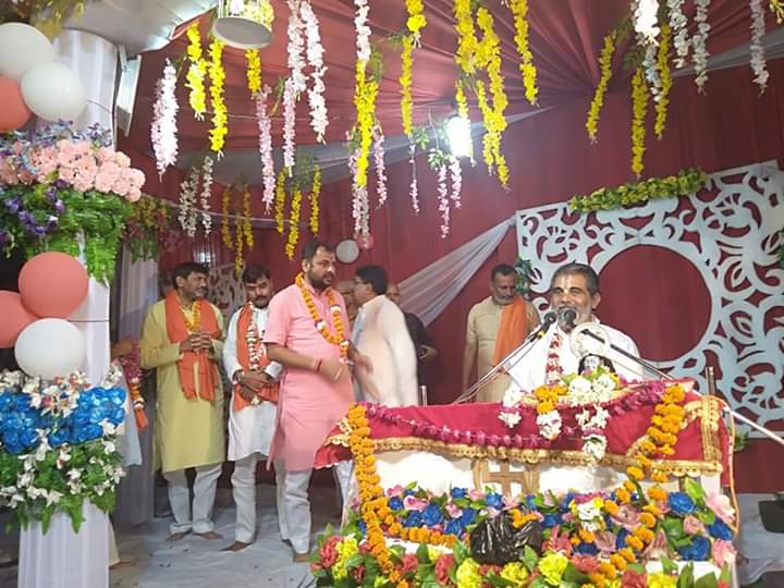 ManishD41371894's tweet photo. #बाँदा में हो रही #श्रीमद्भागवत कथा में #समलित हुए सदर #विधायक बड���े #भईया श्री #प्रकाश #द्विवेदी जी  एवं #बाँदा #चित्रकूट #सांसद श्री #आरके #पटेल जी https://t.co/JGoTTypwyR