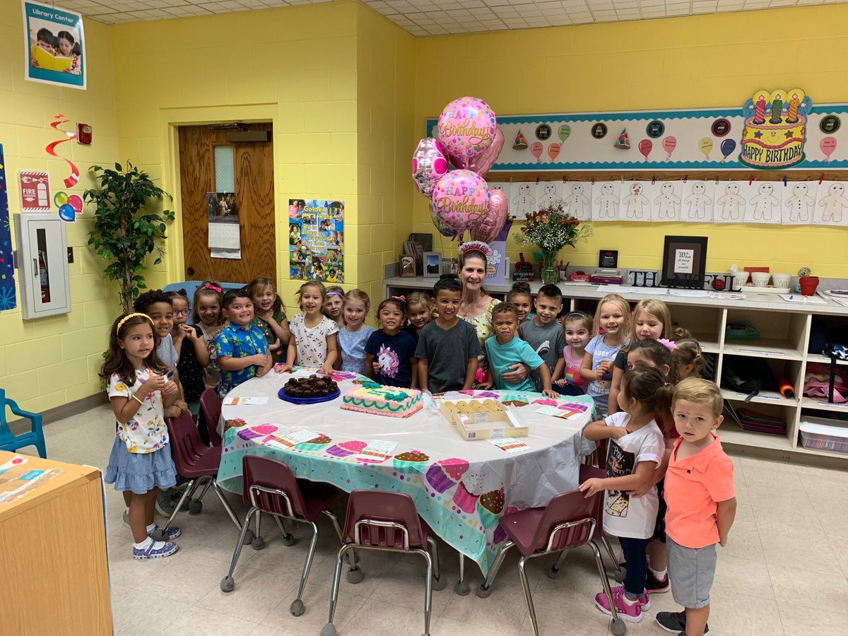 BrianWheeler82's tweet photo. Happy Birthday Miss Toni! Your 29th one at SEAS, but who's counting? We love celebrating you, as you are always celebrate our students everyday! #CatholicSchools #MakingSaintsEveryday @SEAS_Knights @SaintJoeAcademy @MotherSetonPC https://t.co/LKWJ6fzkQn